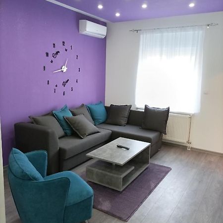 Aaapartmani Indjija Indija Extérieur photo