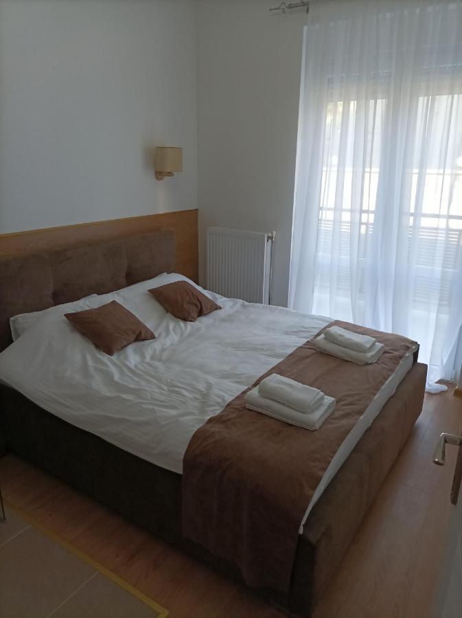 Aaapartmani Indjija Indija Extérieur photo