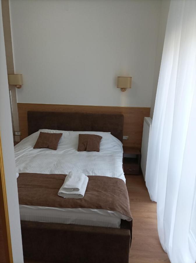 Aaapartmani Indjija Indija Extérieur photo