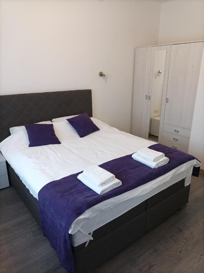 Aaapartmani Indjija Indija Extérieur photo