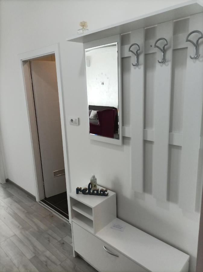 Aaapartmani Indjija Indija Extérieur photo