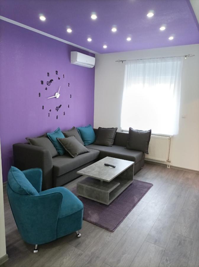 Aaapartmani Indjija Indija Extérieur photo