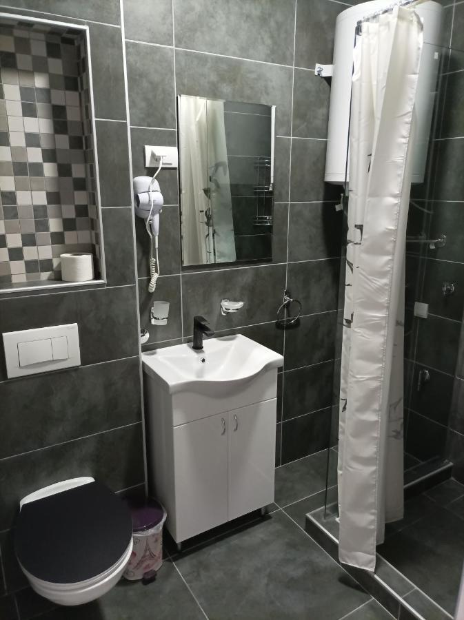 Aaapartmani Indjija Indija Extérieur photo