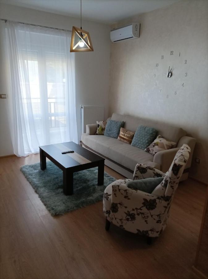 Aaapartmani Indjija Indija Extérieur photo