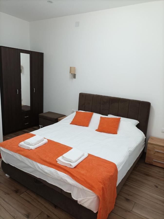 Aaapartmani Indjija Indija Extérieur photo