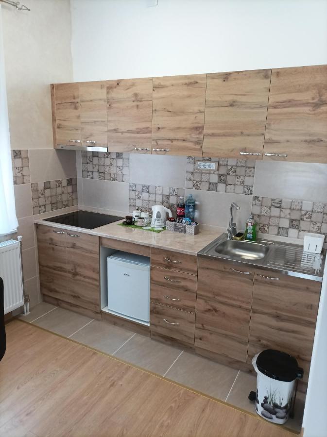 Aaapartmani Indjija Indija Extérieur photo