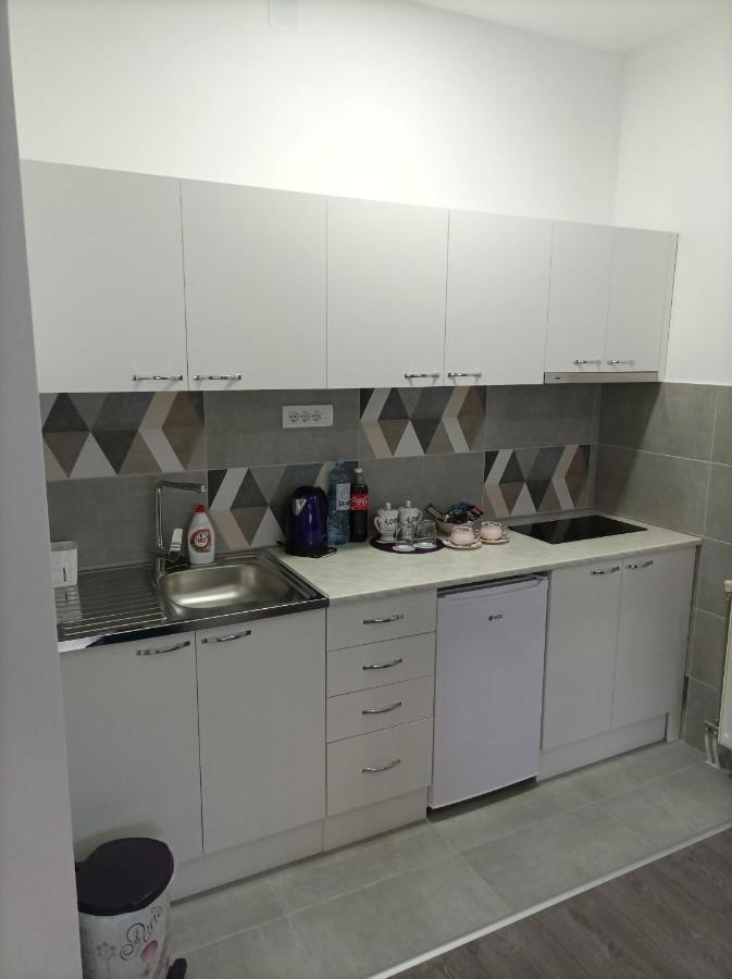 Aaapartmani Indjija Indija Extérieur photo