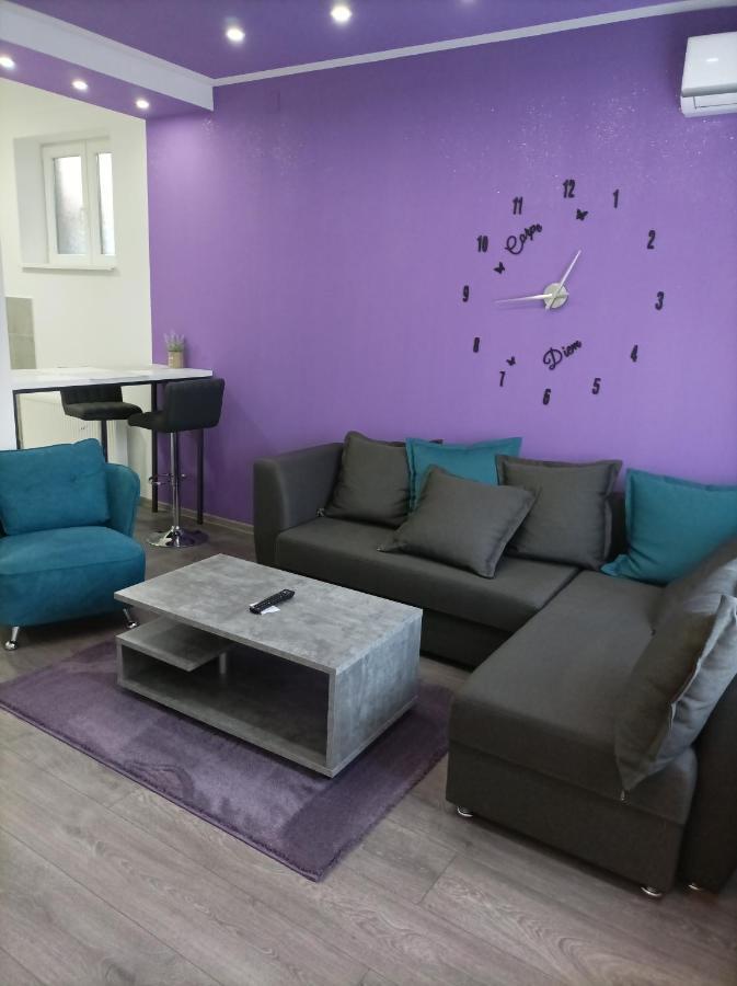 Aaapartmani Indjija Indija Extérieur photo
