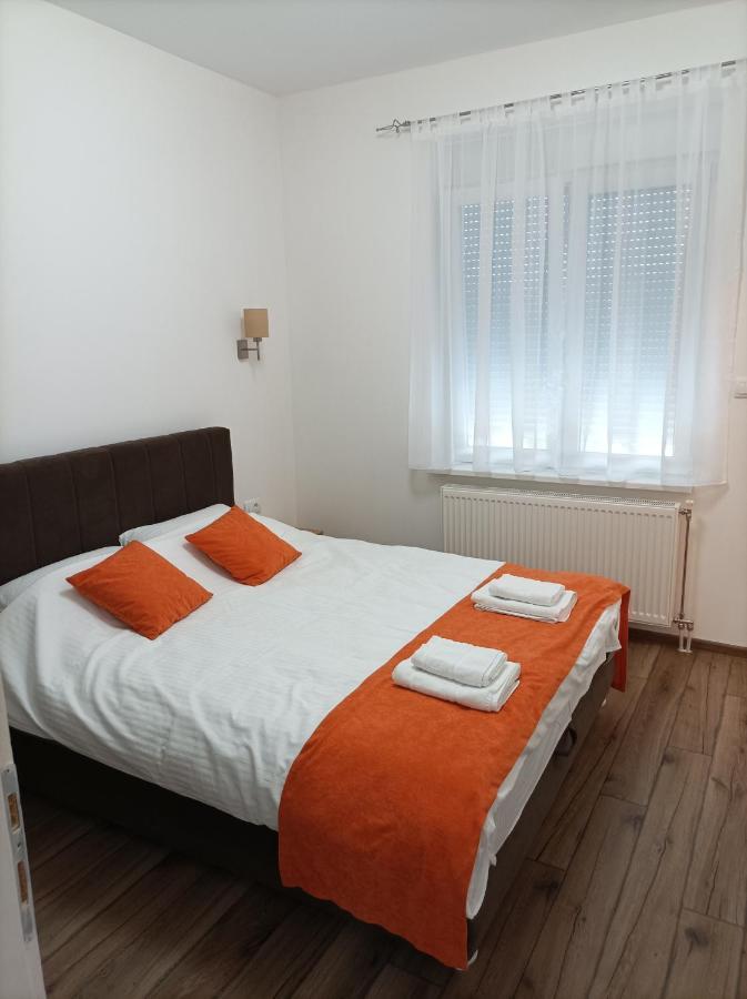 Aaapartmani Indjija Indija Extérieur photo