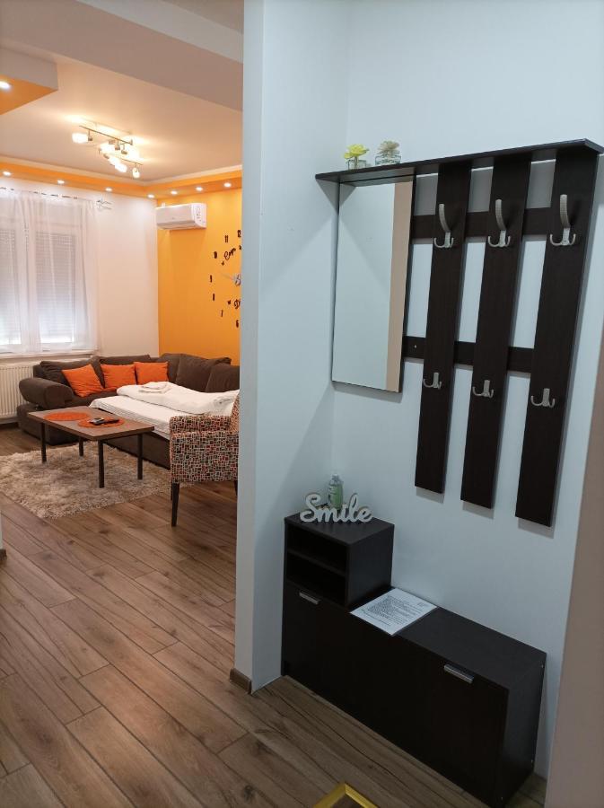 Aaapartmani Indjija Indija Extérieur photo