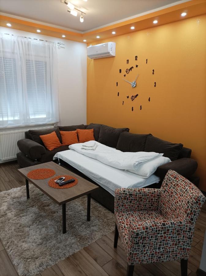 Aaapartmani Indjija Indija Extérieur photo