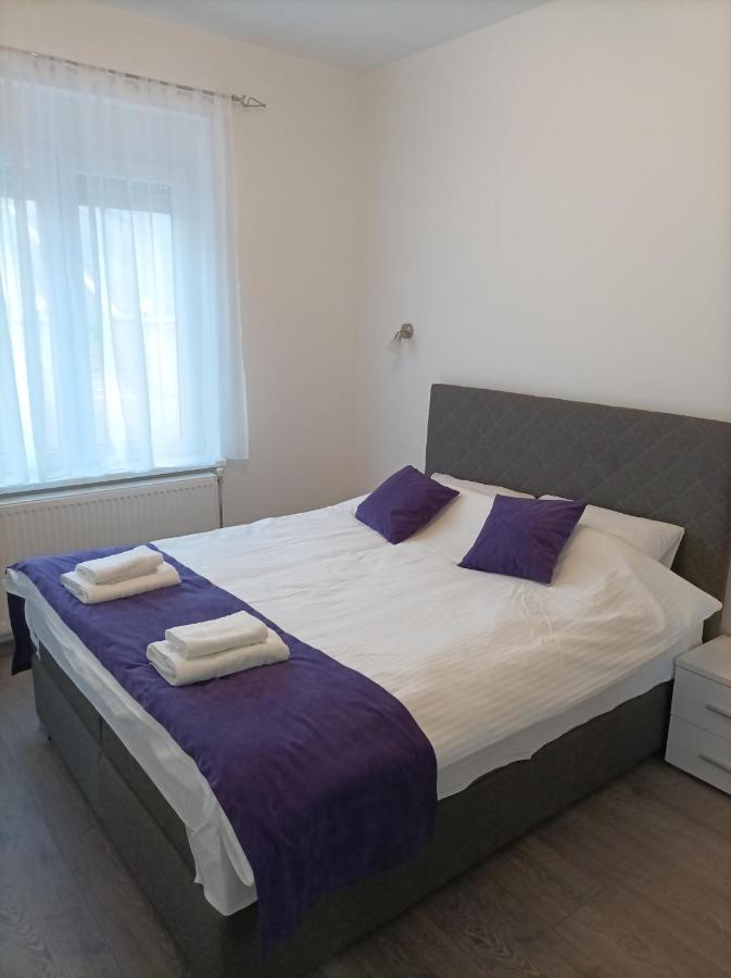 Aaapartmani Indjija Indija Extérieur photo